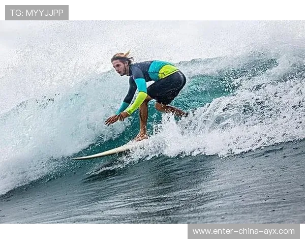 冲浪选手穿西装参赛成时尚封面 冲浪选手穿西装参赛成时尚封面