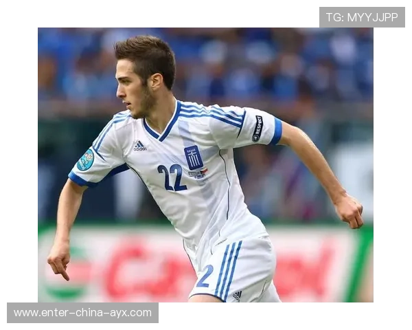 奥林匹亚科斯训练课上福图尼斯连续创造空间