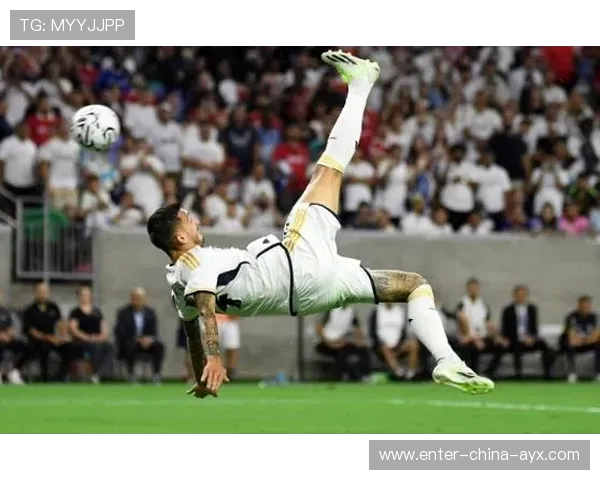 西班牙人推进课上何塞卢参与度极高