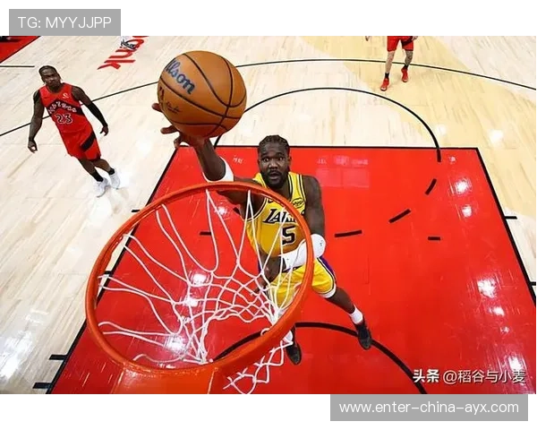 湖人高位策应为内线创造空档机会