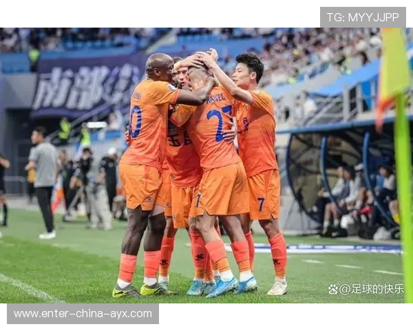 玉昆巴西外援中路快速突破：足球场上的制胜利器