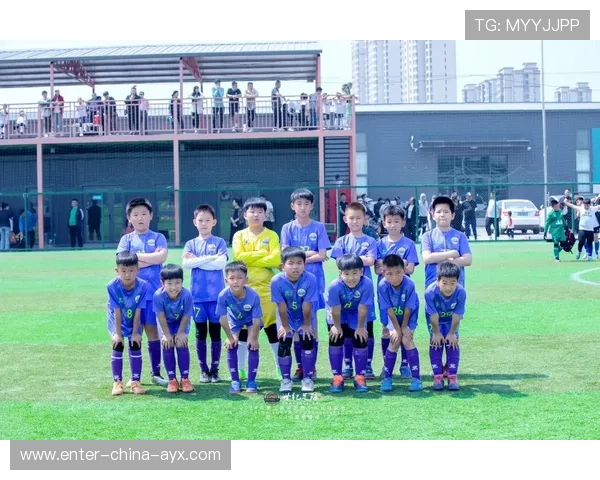 俱乐部青训教练走进乡村推广青少年足球运动,青少年足球训练营简介 俱乐部青训教练走进乡村推广青少年足球运动,青少年足球训练营简介