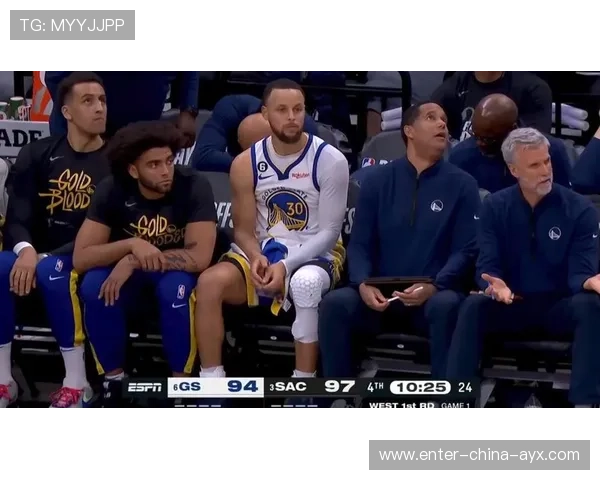 福克斯突破传球助攻空接，国王在末节爆发